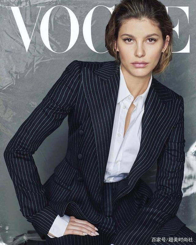 女友|小李子穿拖鞋为23岁女友庆生，外套变紧身衣，精致嫩模也变邋遢！