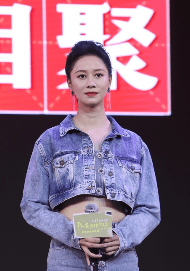 身材|倪虹洁的变化可真大，笑容灿烂却略显沧桑，知性美感更迷人
