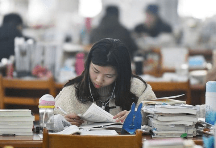大学生怎么选择合适的工作 4eb4489879b944ddabf70c57cb0c2e18.png