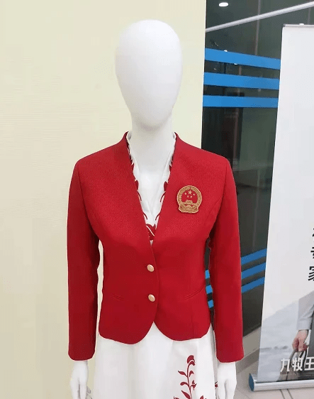 服装|国家队开幕式入场彩排曝光!朱婷穿红白印花裙女神范十足,超喜庆