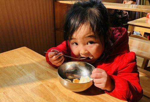 家长|家长疑惑：幼儿园伙食费一天15块，三餐加两点，孩子能吃到啥？