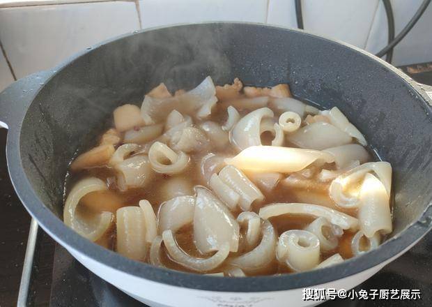 原创大白菜这么做太香了,和猪皮放一起,竟然这么好吃,又香又下饭