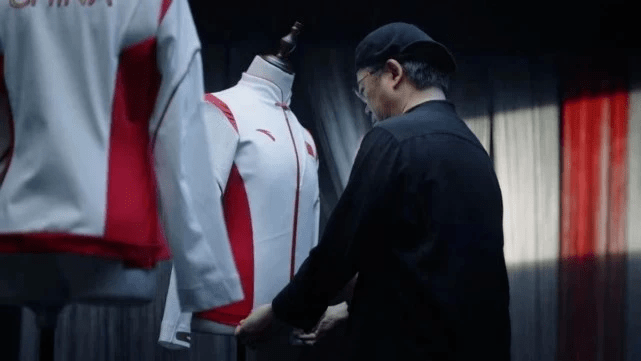 服装|国家队开幕式入场彩排曝光！朱婷穿红白印花裙女神范十足，超喜庆