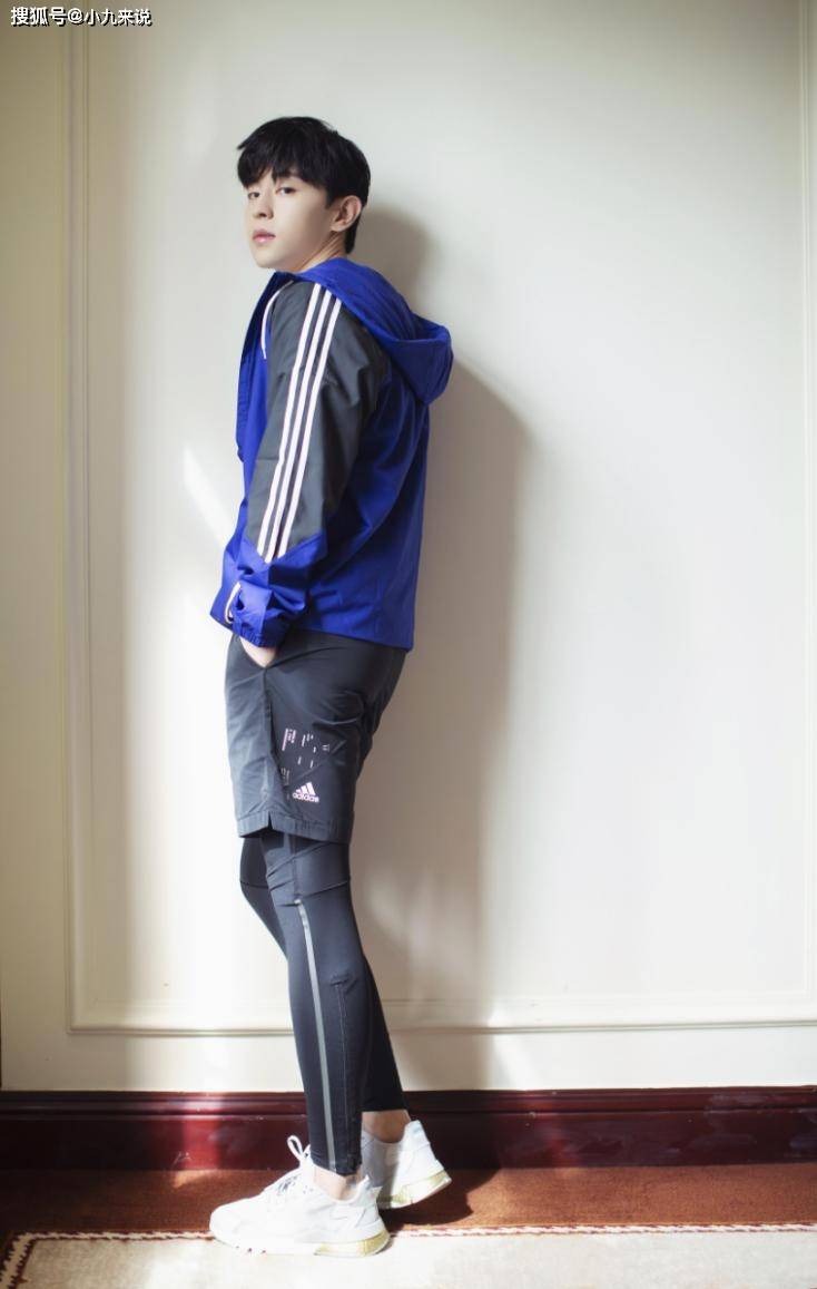 运动服|男人可别穿那么油腻了，学学邓伦穿运动服，不仅显瘦还很帅