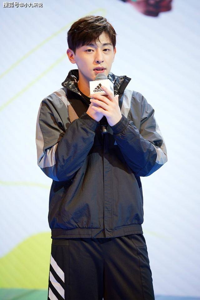 运动服|男人可别穿那么油腻了，学学邓伦穿运动服，不仅显瘦还很帅