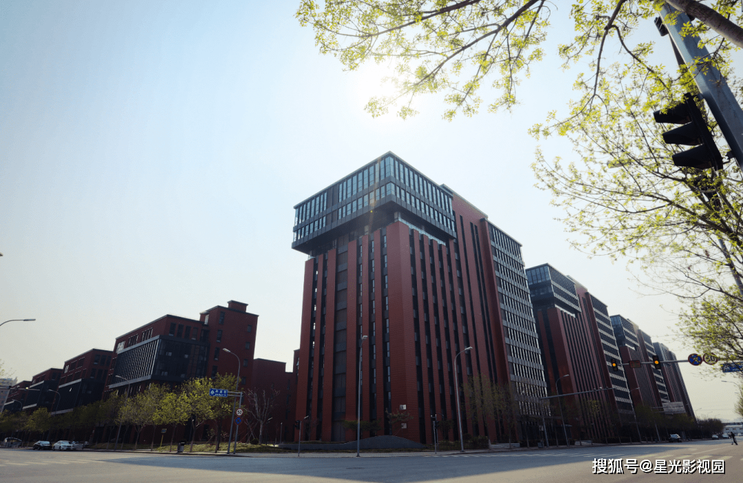 北京写字楼市场回暖,星光·视界公园最高免租一年,助力视听企业创新