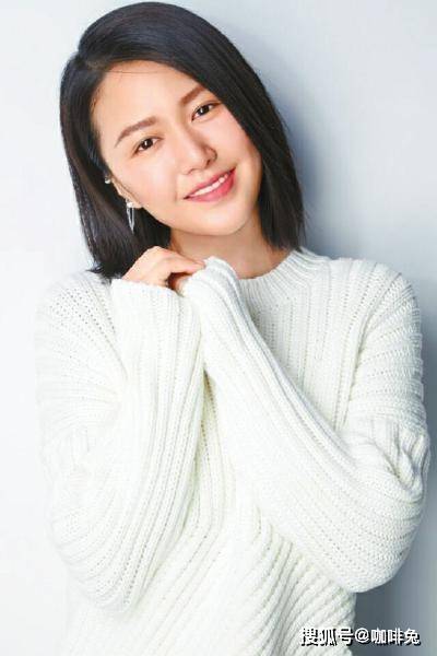 黑色|大花臂超级女声谭维维的时尚穿搭，简约又帅气高个子女生学起来