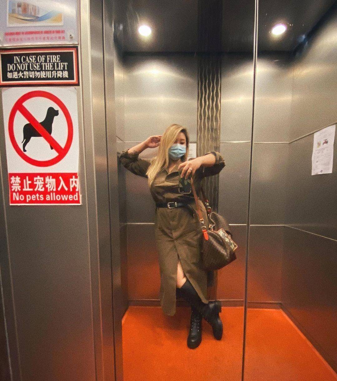 设计|郑欣宜“微胖精髓”穿出来了！身穿一件黑色连衣裙，简约优雅