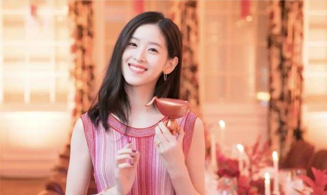颜色|受到时尚圈唾弃的好嫁风，为什么被妈妈辈们广泛接受，原因在这里