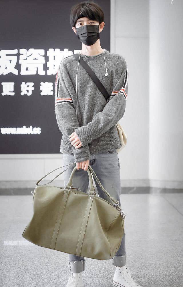 颜色|肖战私服时尚穿搭，男友力爆棚
