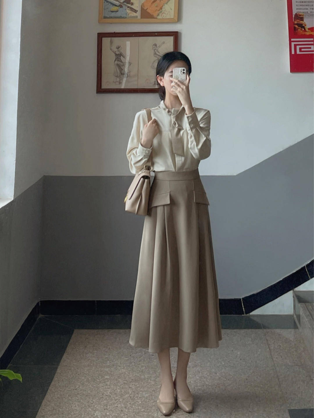 高个子|教师要怎么搭配才大方得体，衬衫搭配半身裙，跟着这样穿准没错！