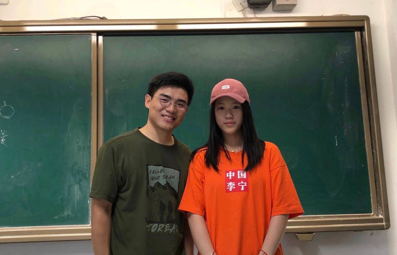 细节|00后学霸杨倩真给自己长脸，戴小黄鸭染美甲拿冠，闪耀东京奥运会