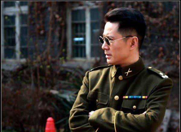 角色|《父母爱情》:剧中他身份贵重却软弱,生活中和小11岁领导结了婚