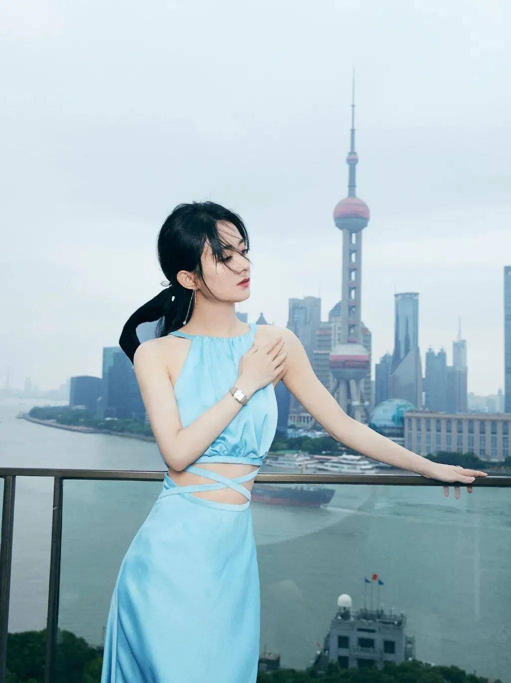的比例|鞠婧祎为何总穿错？短上衣+高腰裤并不是小个子的最优选