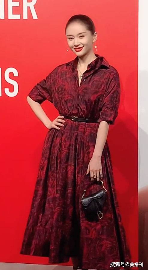 黑色|赵丽颖真厉害！和景甜王丽坤等未婚女星同框，丝毫不输年轻气质佳
