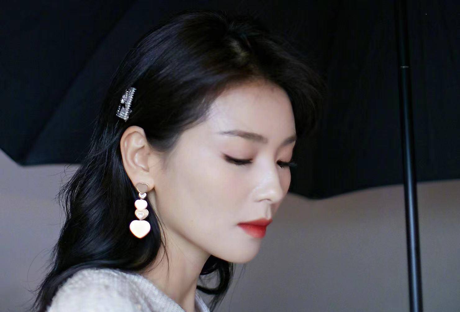 颧骨|脸上有3个特点的女生，正脸比侧脸好看，拍照适合看镜头