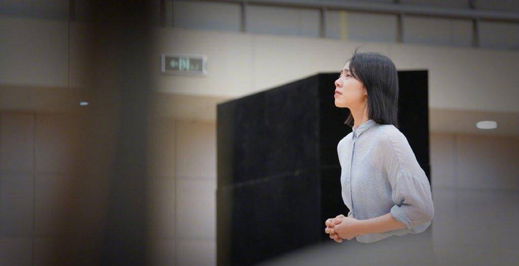 黄磊|黄磊后继有人，170女儿穿短装妈妈面前秀身材，15岁有妈妈同款腿