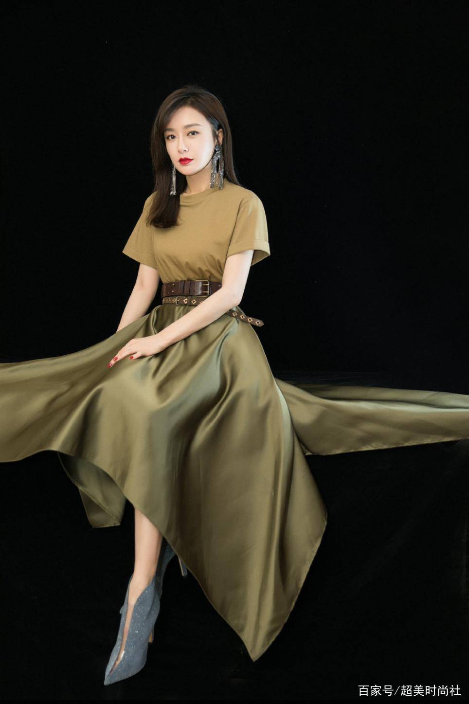 牛油果|魏璎珞穿牛油果绿撞衫皇后娘娘，这抹“绿”让女明星争相带货？