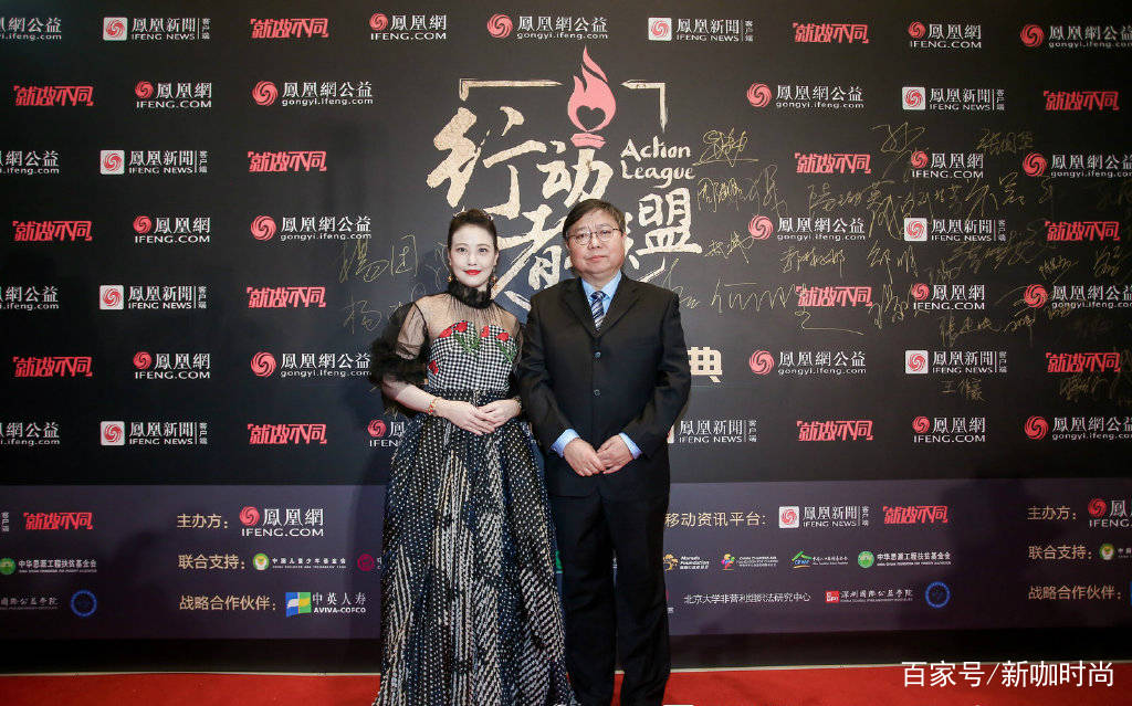 身材|周海媚终现53岁真实状态，扎丸子头精神饱满，满是皱纹的脸太显龄