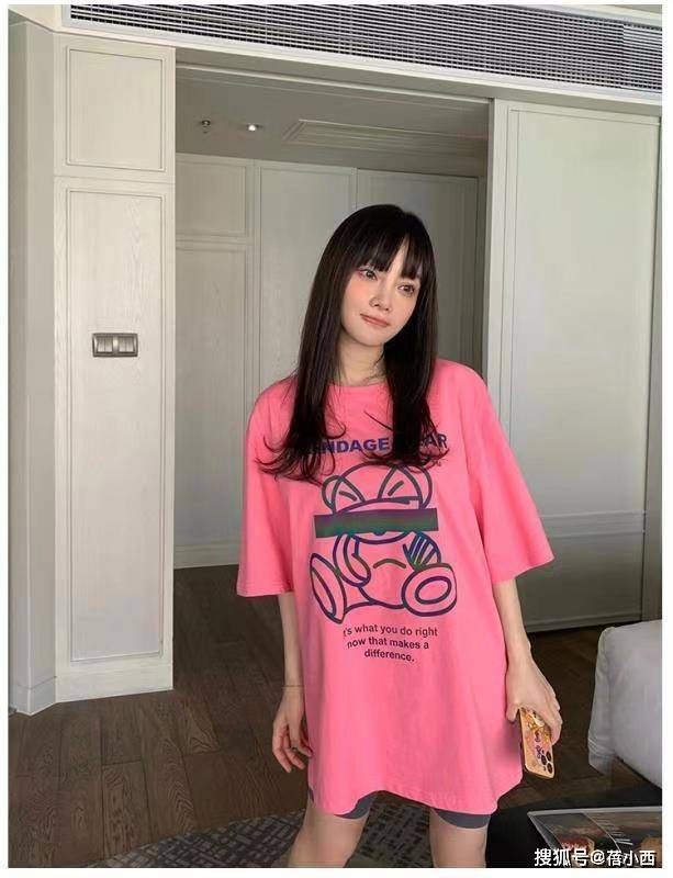 好身材|李小璐终究是女明星，比一般的网红气质要高级，穿吊带裙特洋气
