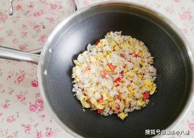 暖胃|深秋早餐要吃暖,一盘炒饭征服你,多加一点它,驱寒暖胃味道不错