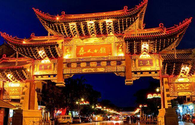 仿造新古城,只是借助当地古代大理国的历史噱头,就捷足先登的成为了4a