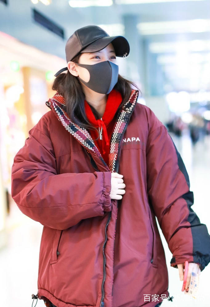 小姑娘|欧阳娜娜把3000多元的外套穿成地摊货，包裹严实差点认成“爷们”