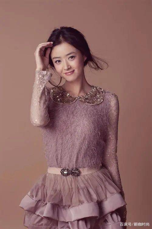 样式|蒋欣全副武装走机场,帽子口罩手套,宽松格子衫太显壮