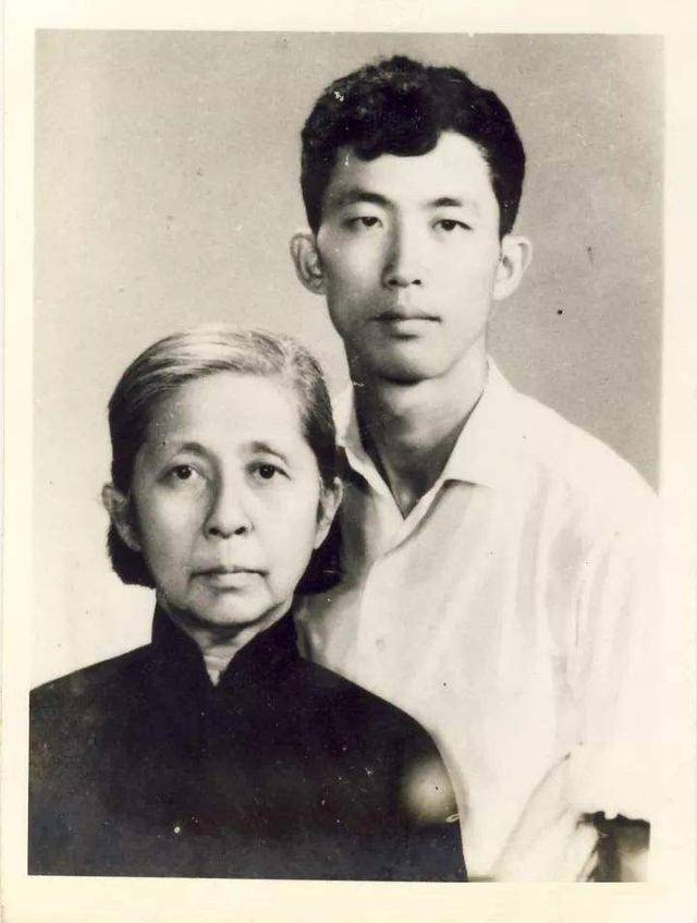 原创王右家两次婚姻皆遇渣男用分手费创业去世后由昔日情敌安葬