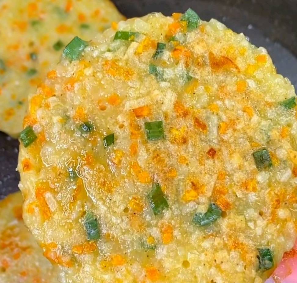 蔬菜|最简单的早餐蔬菜饼，手不沾面，营养好吃，几分钟就搞定