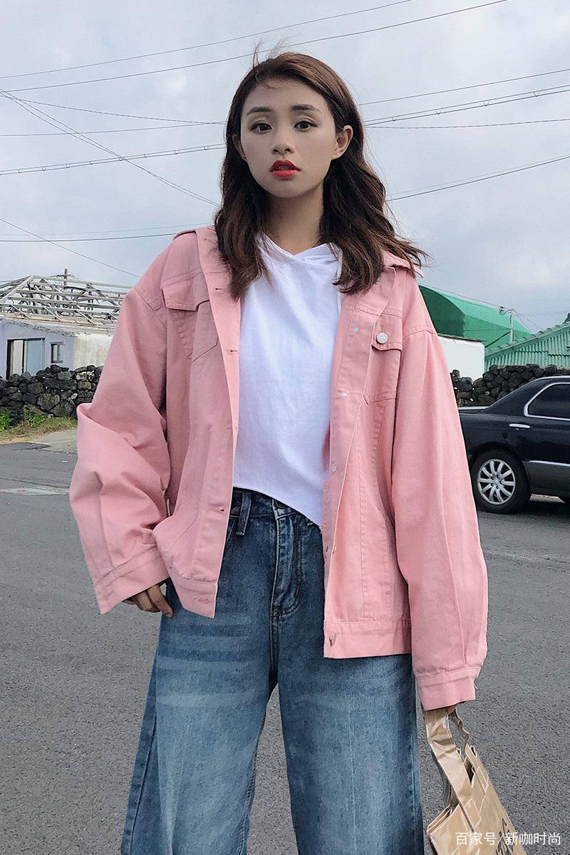 苗苗|苗苗的少女感太足了，粉色牛仔服搭露脐背心，前卫时髦活力满分