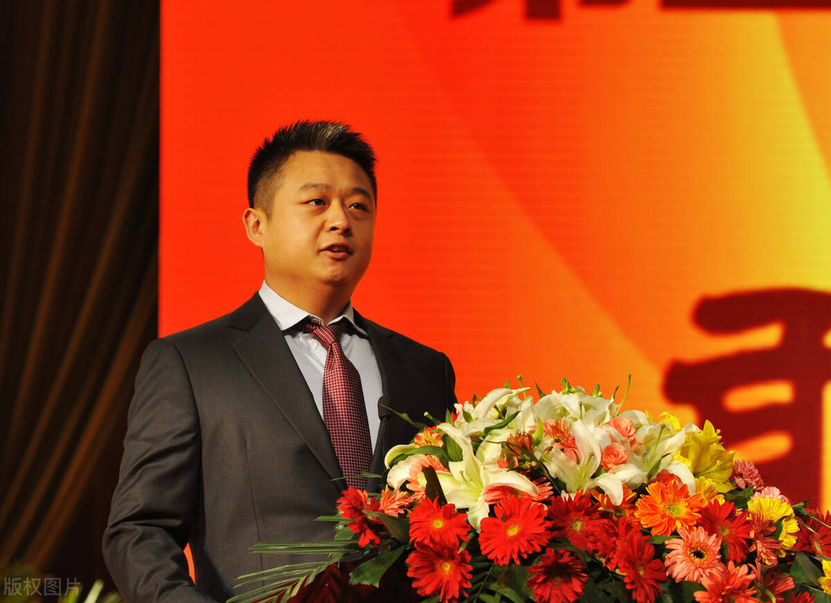 滨州西王集团的王勇,多年前已让儿子王棣接任了总裁,去年初,又将董事