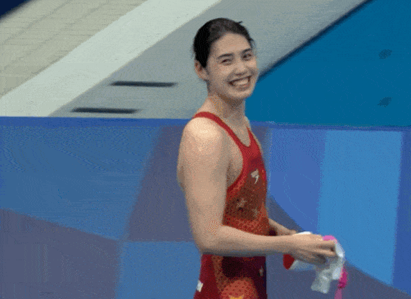 中国新一代游泳女神!拿第一后露出甜美笑容,网友:可爱又治愈_张雨霏