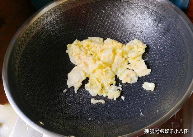 暖胃|深秋早餐要吃暖,一盘炒饭征服你,多加一点它,驱寒暖胃味道不错