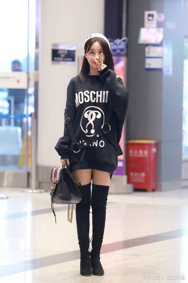 效果|李菲儿不要太会穿，卫衣搭长靴减龄衬身材，活泼少女感溢出屏幕