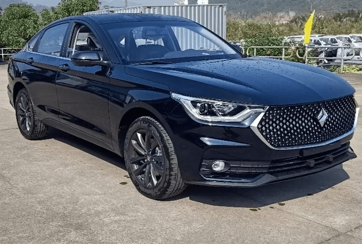 10万左右就能买到b级车,空间大配置足,带你看宝骏rc-6