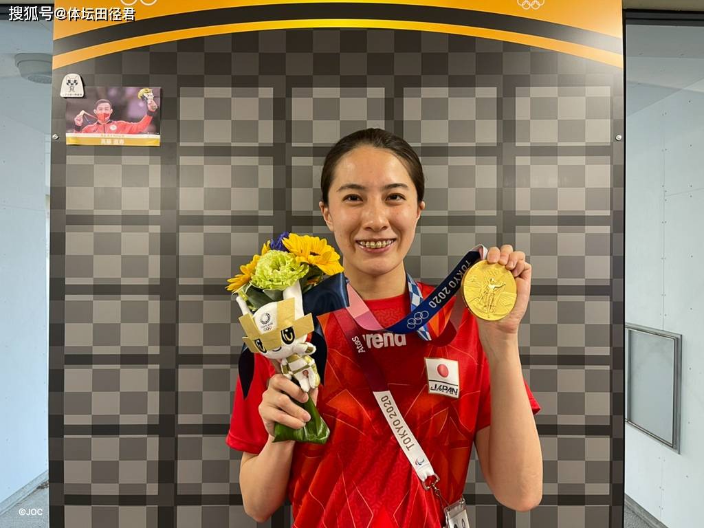 无缘卫冕冠军,主场作战的26岁日本名将大桥悠依后程逆袭,以4分32秒76