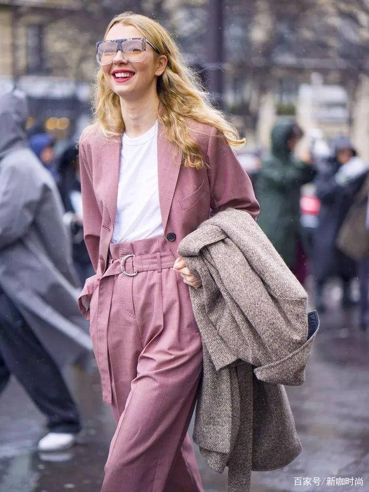 衍生|都年初五了还穿大红色？尝试这几种“衍生色”，避免单调更显高级