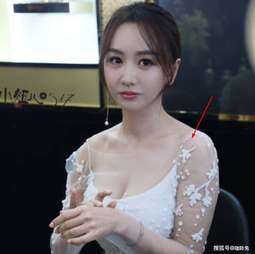 身材|40岁的杨蓉秀时尚，大胆尝试“慵懒风”，简直不要太迷人了