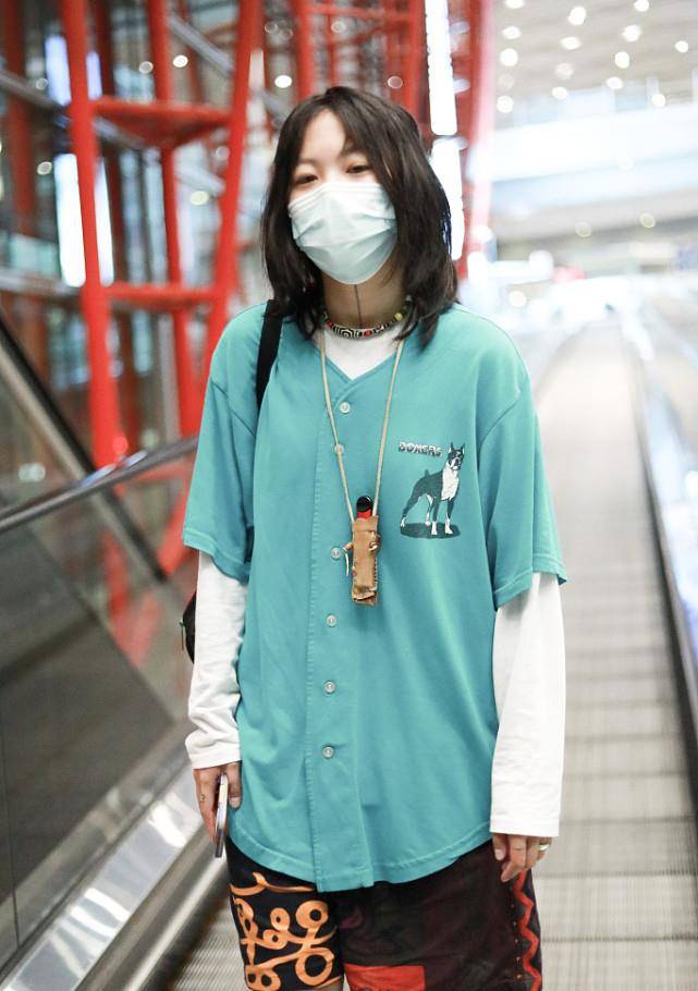 长发|窦靖童的时尚和王菲差得有点多,虽然留了女人的长发,却少了韵味