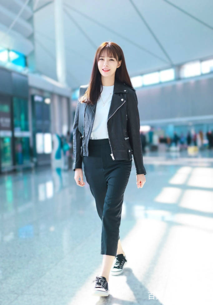 女郎|沈梦辰恋爱后越有女人味!T台化身时髦女郎,“白泪”让人怜惜