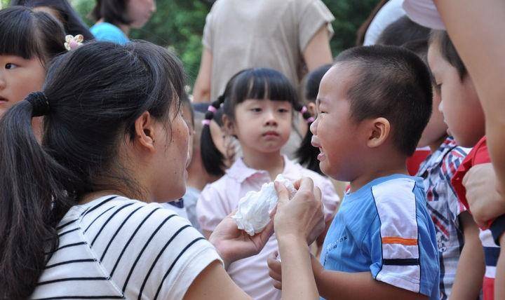 班里|幼儿园刚上半年就转学？个中理由难理解，当班老师：父母太焦虑了