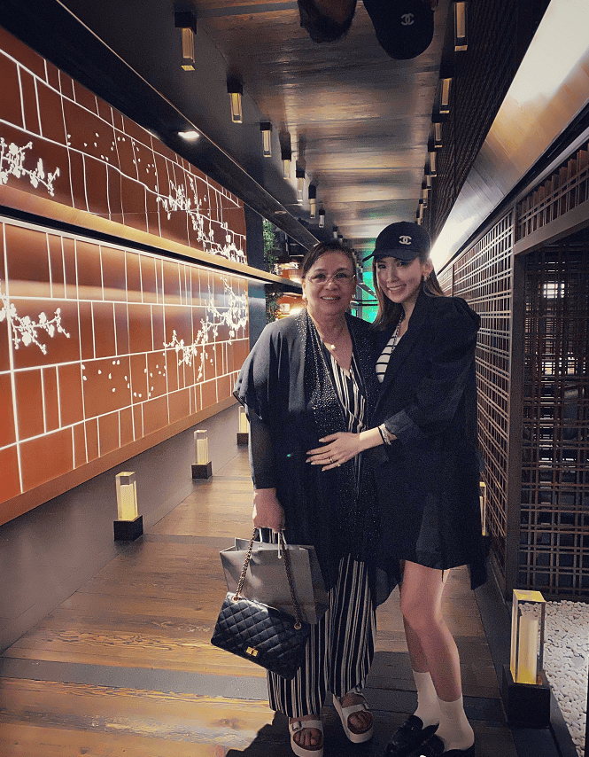 魅力|陈若仪的谦卑值得儿媳妇学习，与婆婆露腰真亲密，但脸蛋却显憔悴