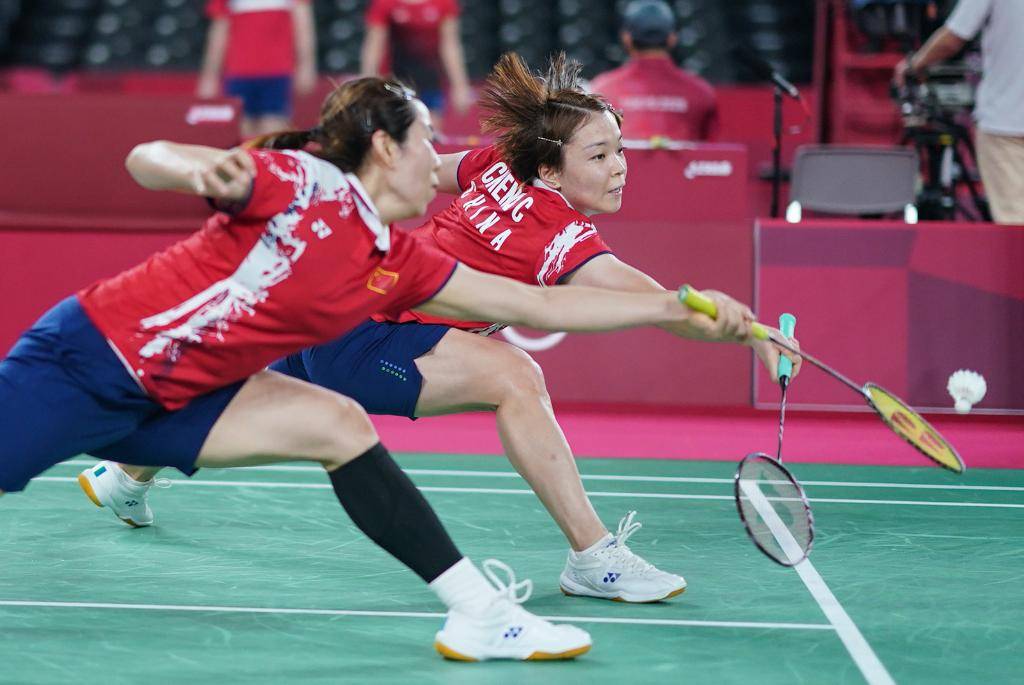 羽毛球26日综述: 小组赛中国军团混双和女双均取得胜利