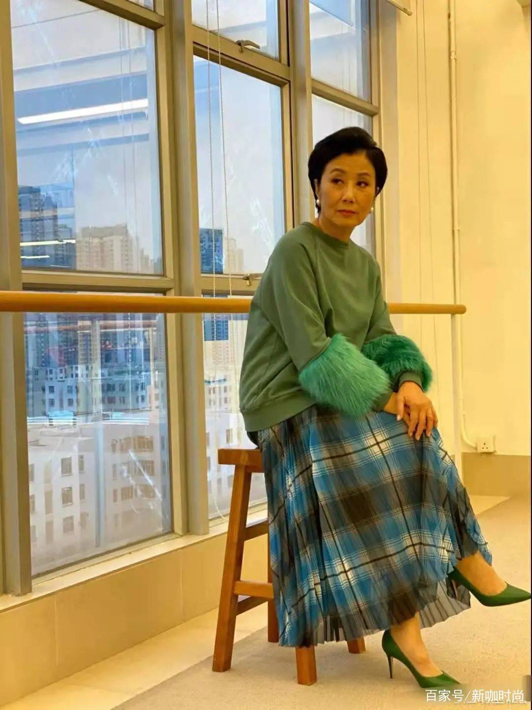 样式|汪明荃爱玩“老来俏”，年过七十还穿公主风造型，效果却好得意外