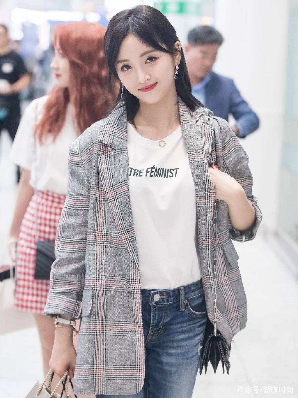 事件|懒理粉丝撕郑爽事件，吴宣仪穿吊带坐游艇：一切都最好的安排