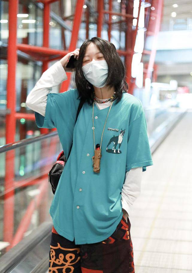 长发|窦靖童的时尚和王菲差得有点多,虽然留了女人的长发,却少了韵味