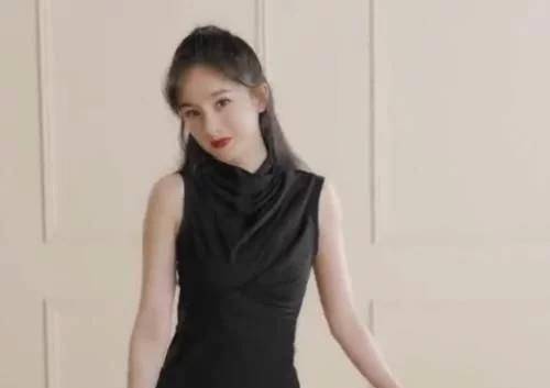 曲线图|杨幂来拉仇恨了，我瘦20斤都塞不进的“靴子”，她还能套着丝袜穿