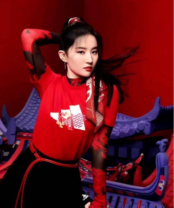 服装|“酷飒”风格正流行，刘亦菲的国风时尚，看着就有一种青春活力感