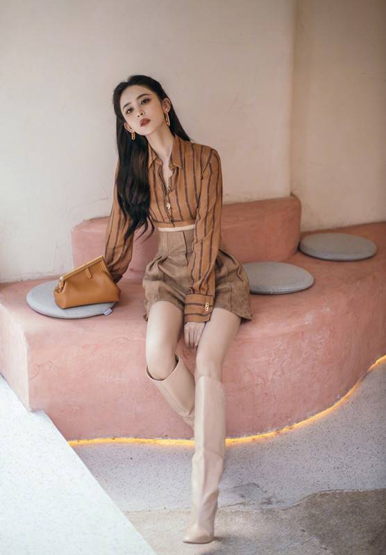 米色|古力娜扎这造型贵圈没几个人敢尝试，衬衫只穿“半截”，超显比例